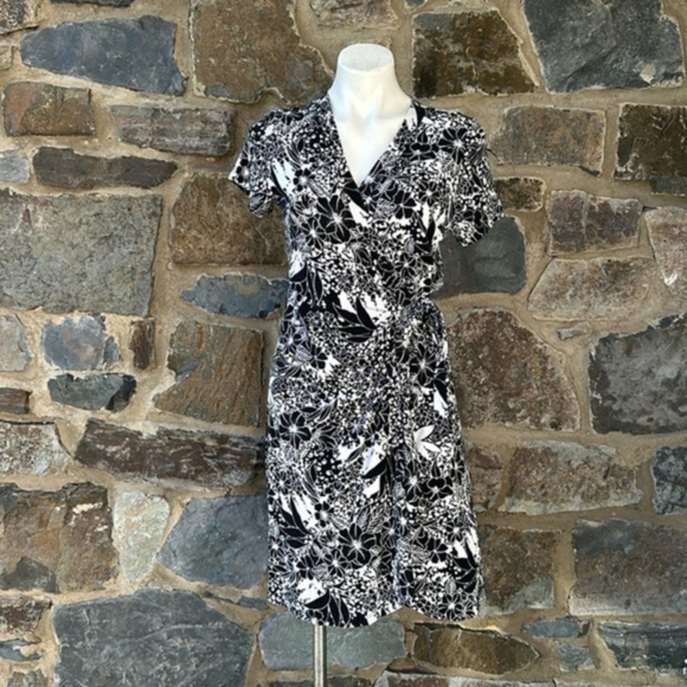 Miraclesuit Everyday Shapewear black and white Wrap Dress Size 6